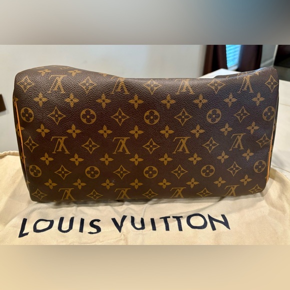 ⭐️ Authentic Louis Vuitton Speedy 35 in Monogram ⭐️ - Picture 6 of 11